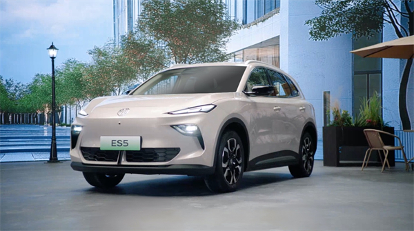開創(chuàng)傳統(tǒng)車企先河，MG重新發(fā)布ES5，“領(lǐng)先一代、便宜一萬”重塑格局